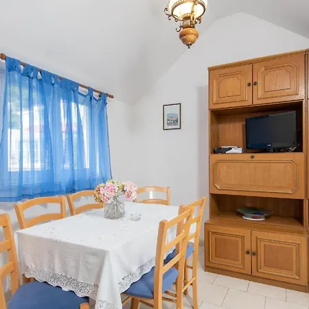 Ferienhaus Fuer 10 Personen In Viganj, Dalmatien Sueddalmatien Holiday home